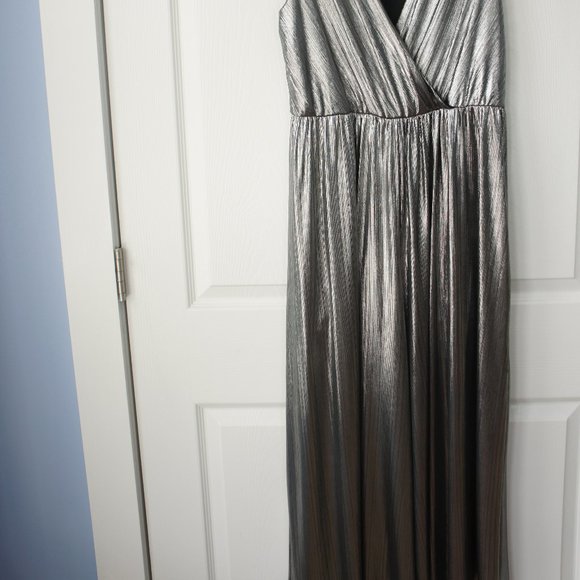 Francesca’s Collection Size Large Silver Jumpsuit - Picture 8 of 16